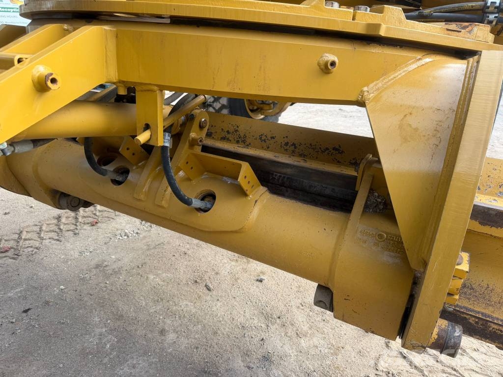 CAT 140 AWD Graders