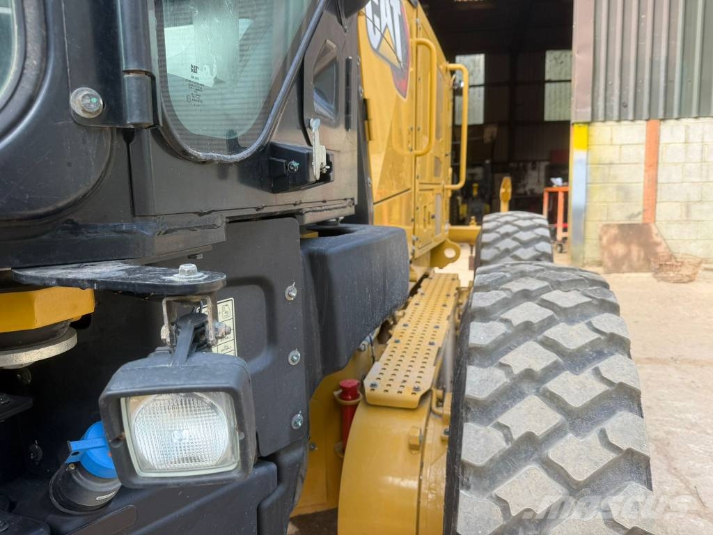 CAT 140 AWD Graders