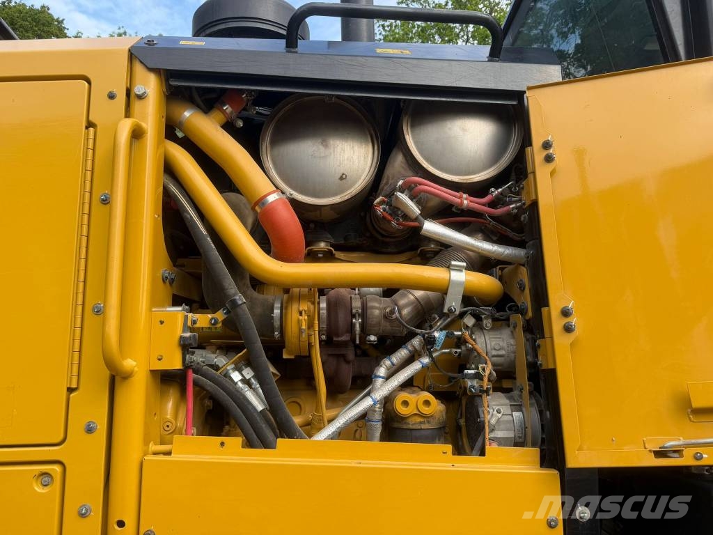 CAT 140 AWD Graders