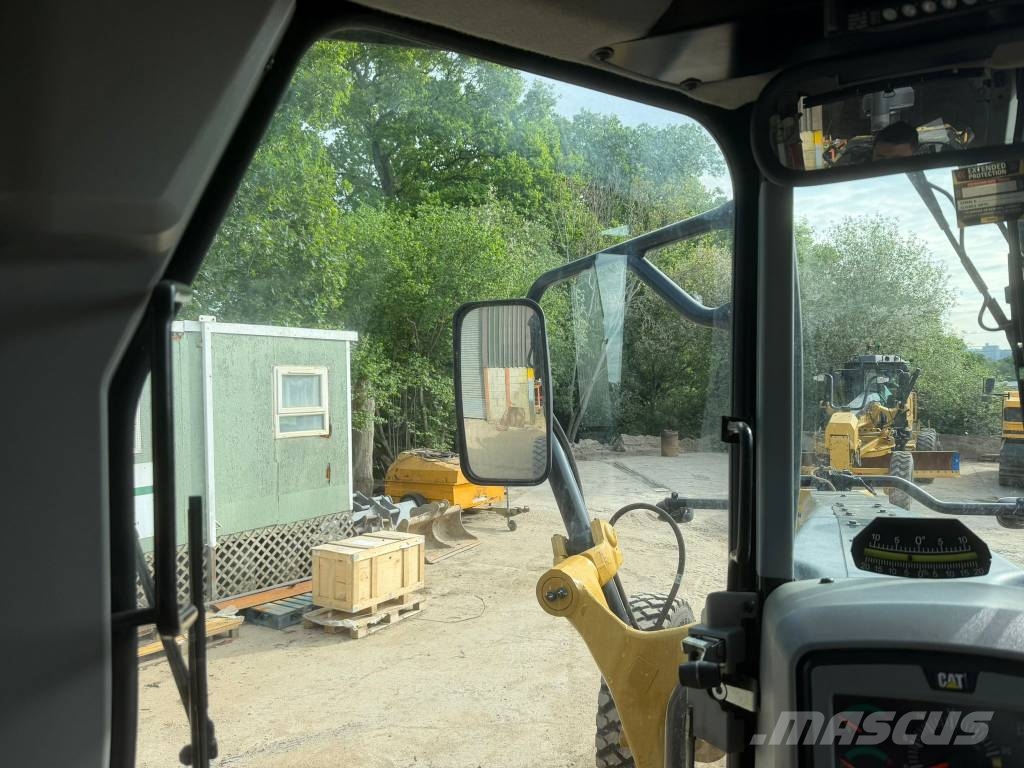 CAT 140 AWD Graders