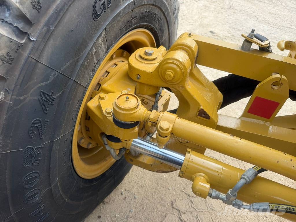 CAT 140 AWD Graders