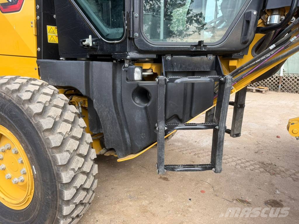 CAT 140 AWD Graders