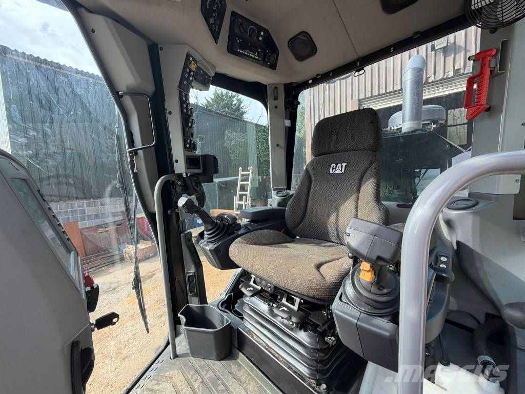 CAT 140 AWD Graders