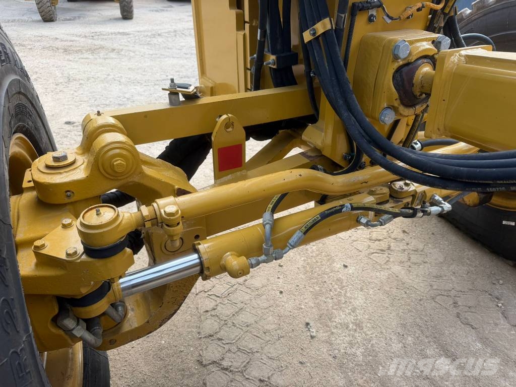 CAT 140 AWD Graders