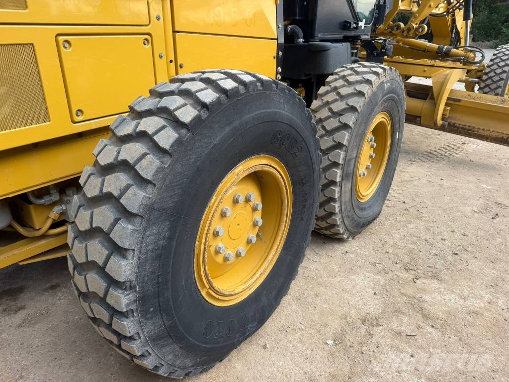 CAT 140 AWD Graders