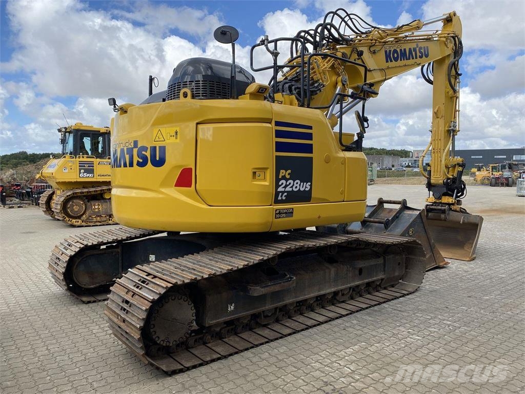 Komatsu PC228USLC-11 Roomikekskavaatorid