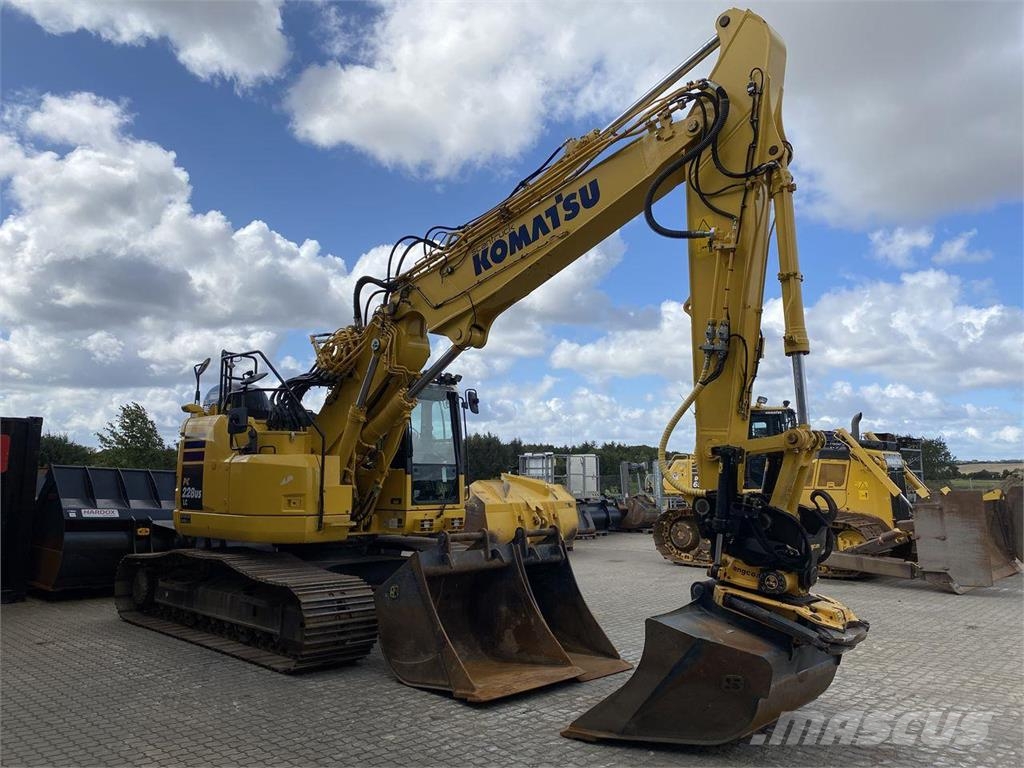 Komatsu PC228USLC-11 Roomikekskavaatorid
