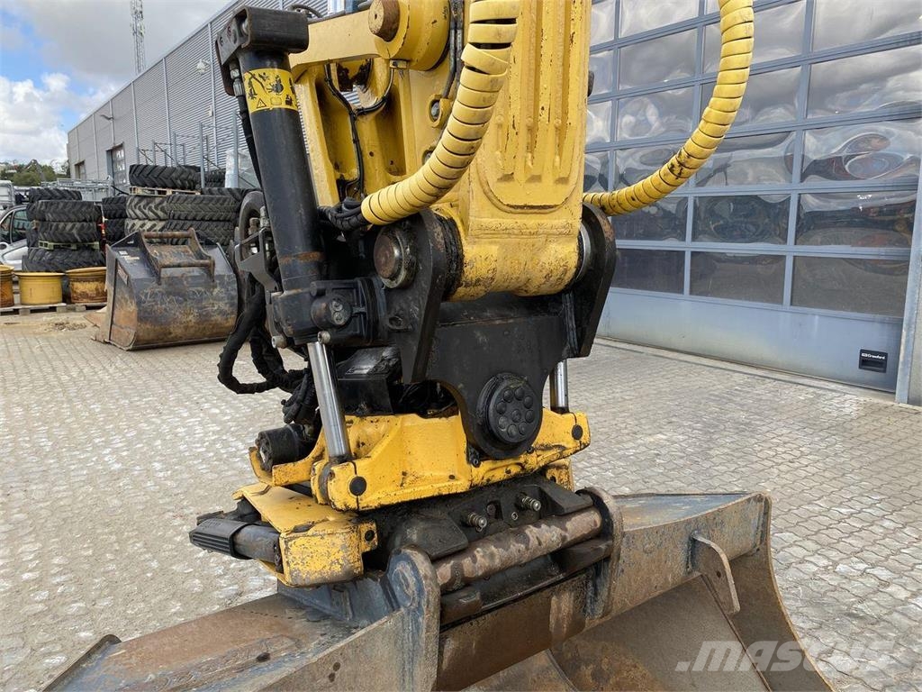 Komatsu PC228USLC-11 Roomikekskavaatorid
