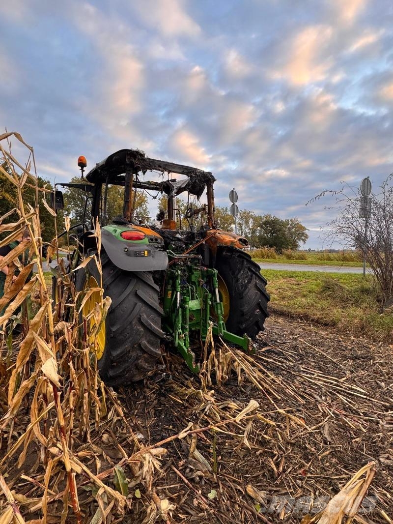 John Deere 6130R BRANDSCHADEN zur Teileverwertung Traktorok