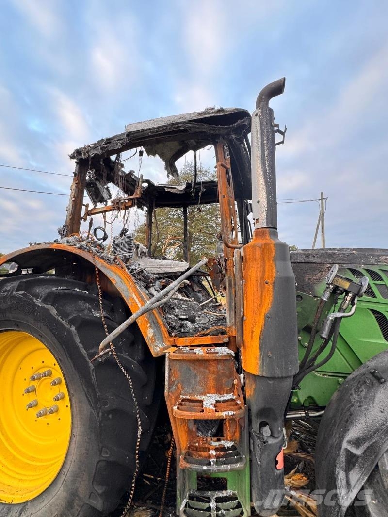 John Deere 6130R BRANDSCHADEN zur Teileverwertung Traktorok