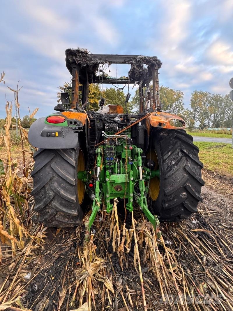 John Deere 6130R BRANDSCHADEN zur Teileverwertung Traktorok