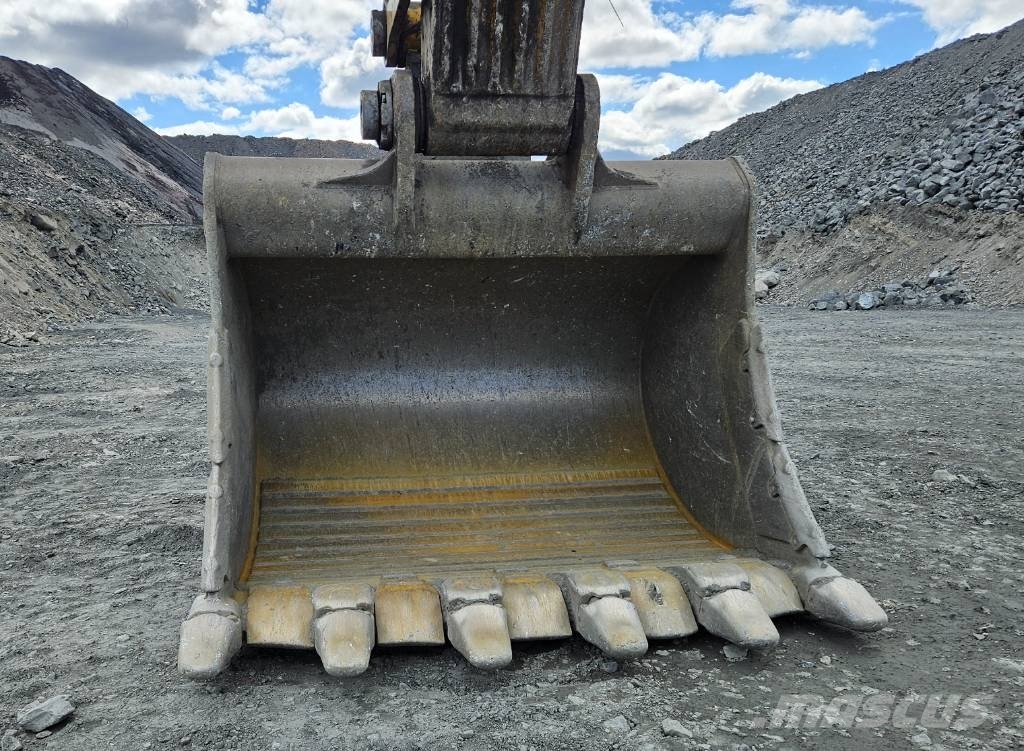 CAT 390 F حفارات زحافة