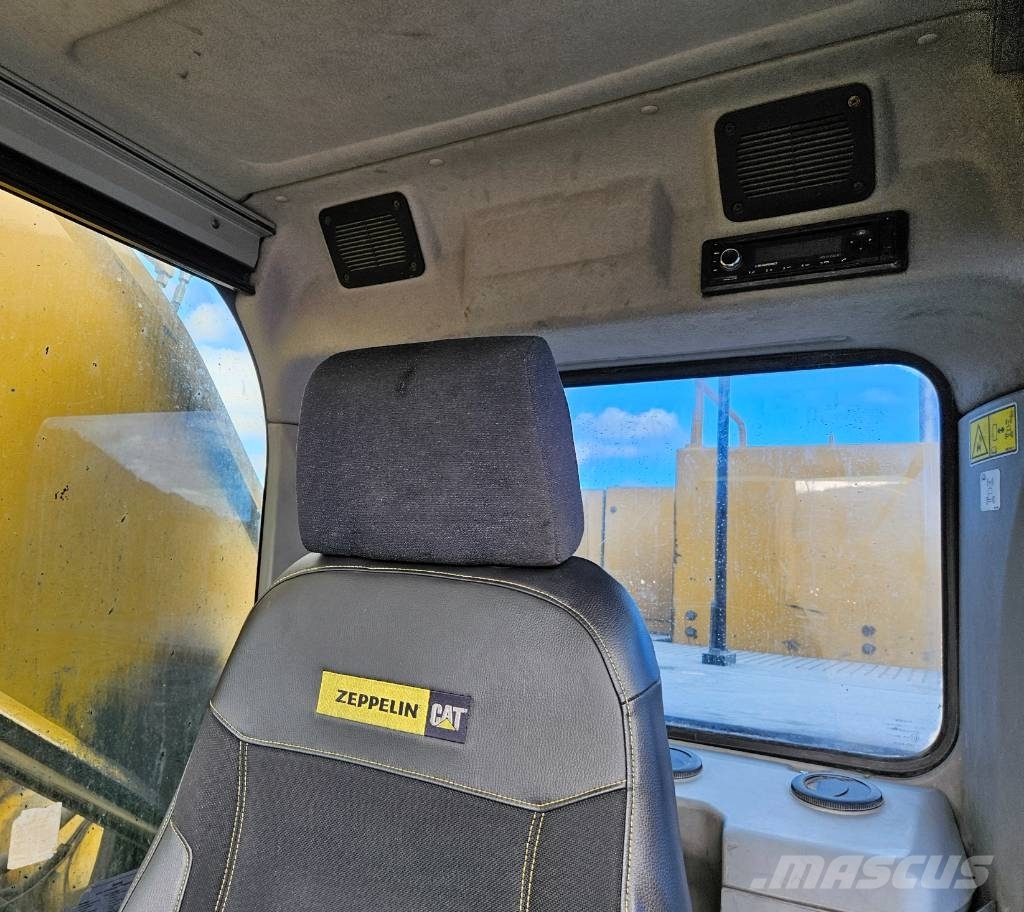 CAT 390 F حفارات زحافة