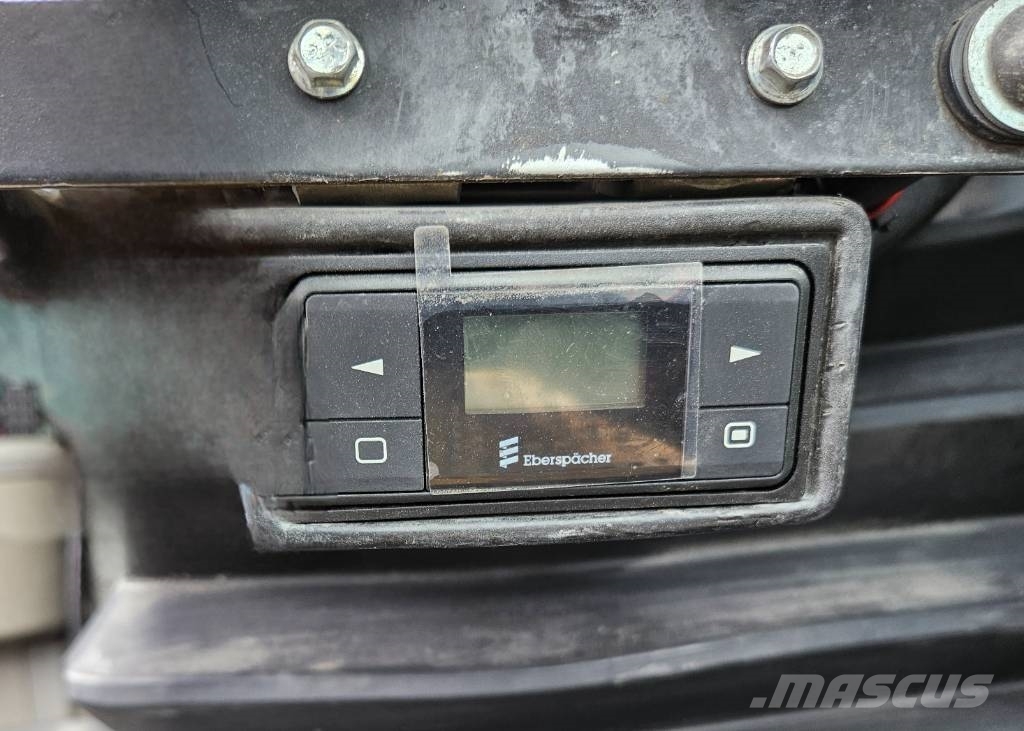 CAT 390 F حفارات زحافة
