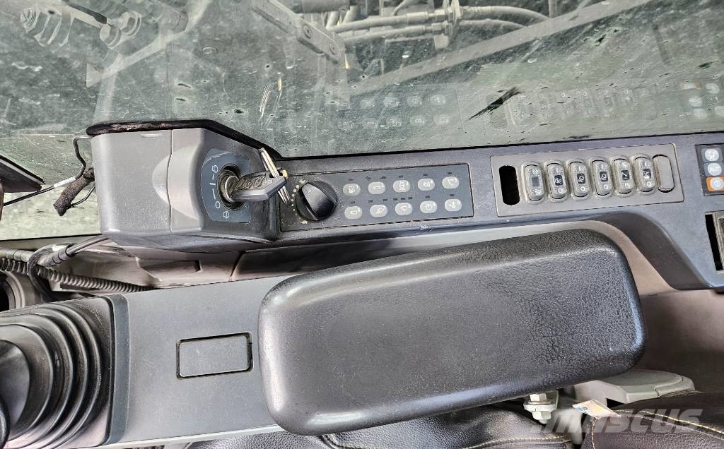 CAT 390 F حفارات زحافة