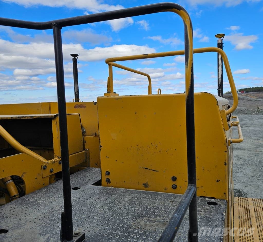 CAT 390 F حفارات زحافة
