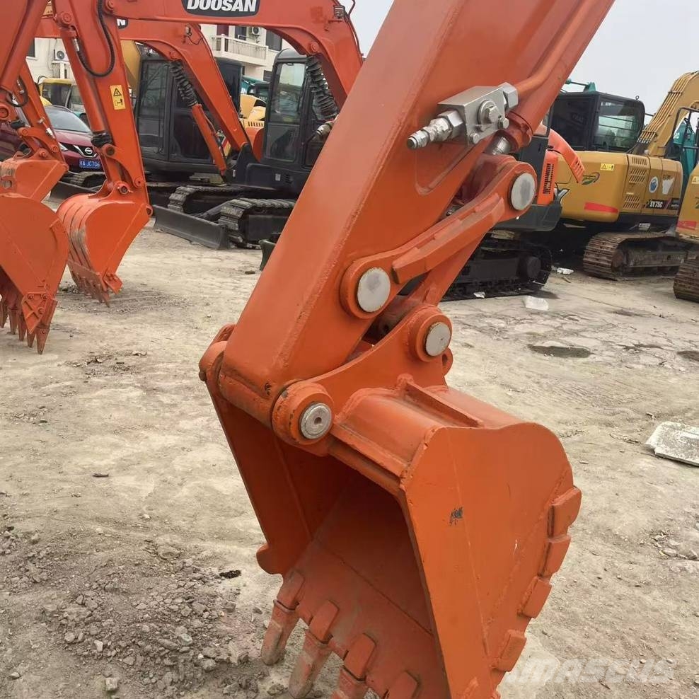 Hitachi ZX 80 Midigrävmaskiner 7t - 12t
