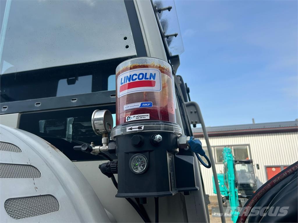 Takeuchi TB295W PYÖRITTÄJÄLLÄ Excavadoras de ruedas