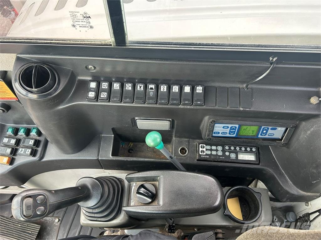 Takeuchi TB295W PYÖRITTÄJÄLLÄ Excavadoras de ruedas