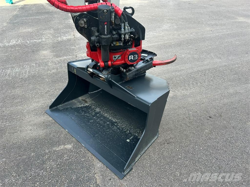 Takeuchi TB295W PYÖRITTÄJÄLLÄ Excavadoras de ruedas