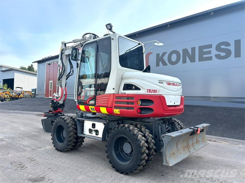 Takeuchi TB295W PYÖRITTÄJÄLLÄ Excavadoras de ruedas