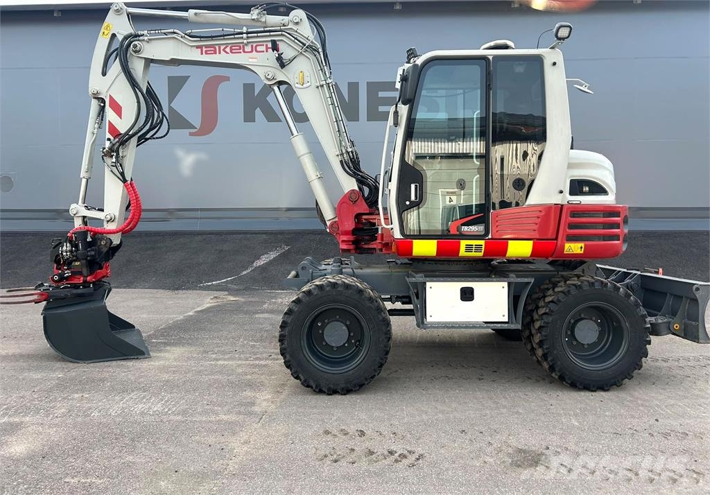 Takeuchi TB295W PYÖRITTÄJÄLLÄ Excavadoras de ruedas