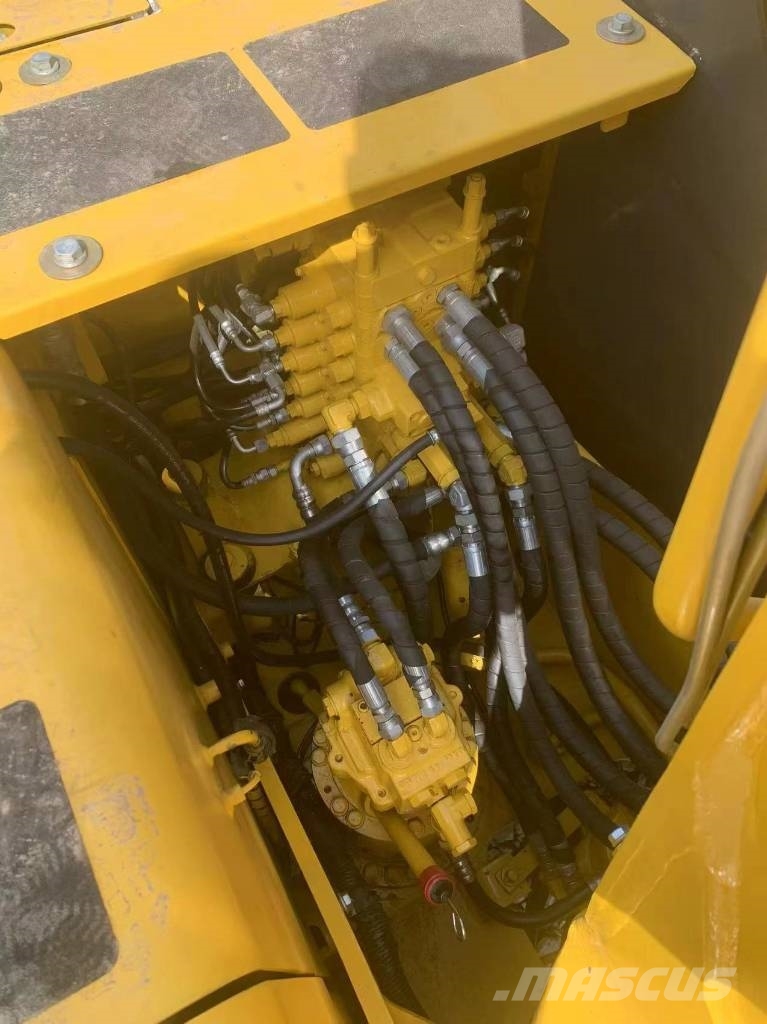 Komatsu PC 130-7 中型挖掘机