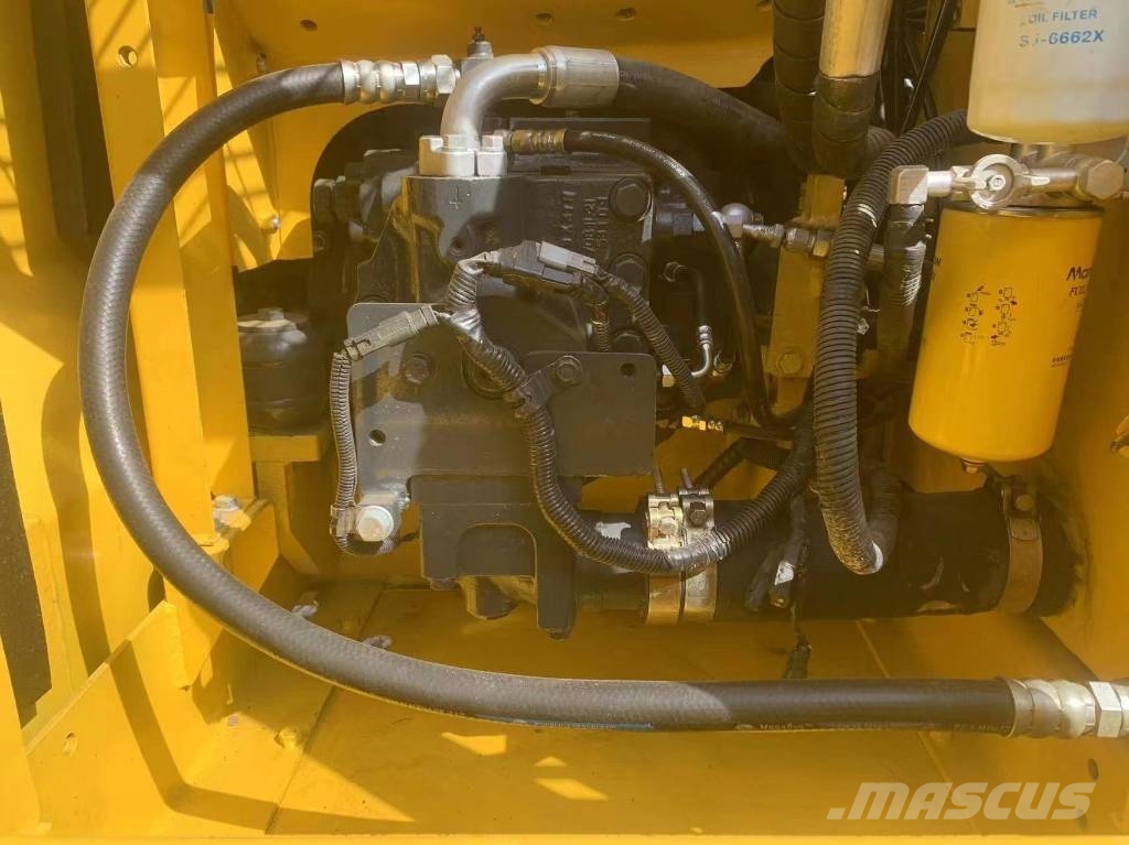 Komatsu PC 130-7 中型挖掘机