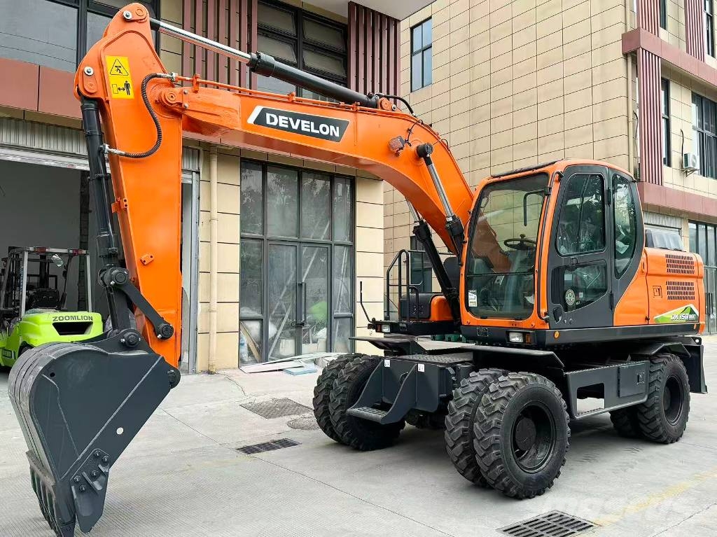 Develon DX150WE Колесни екскаватори