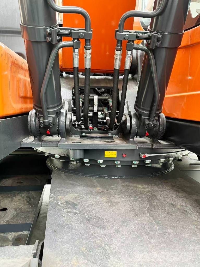 Develon DX150WE Колесни екскаватори