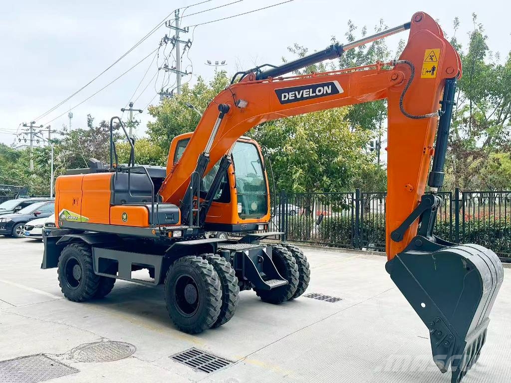 Develon DX150WE Колесни екскаватори
