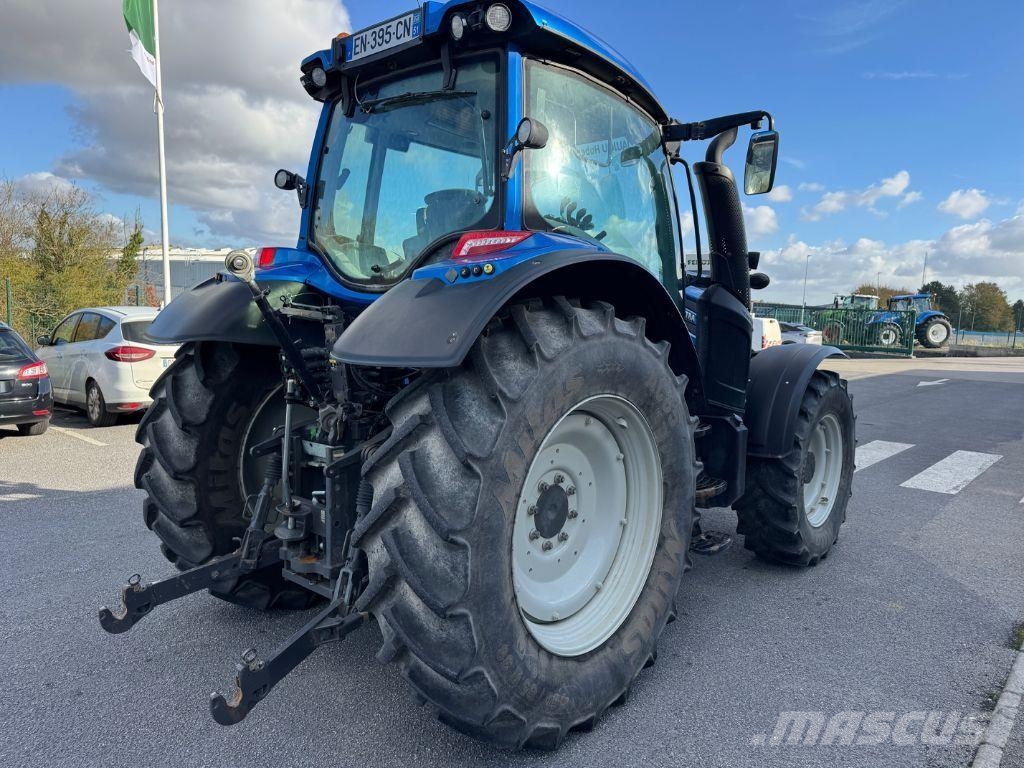 Valtra N114 Tractors