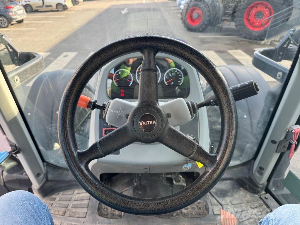 Valtra N114 Traktorit