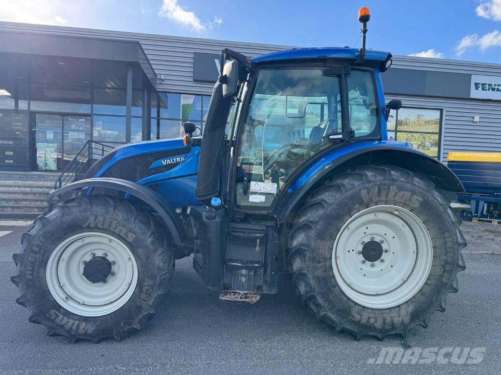 Valtra N114 Tractors