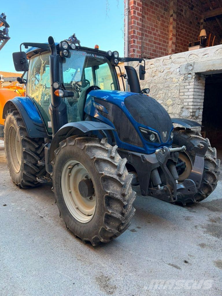Valtra N114 Tractors