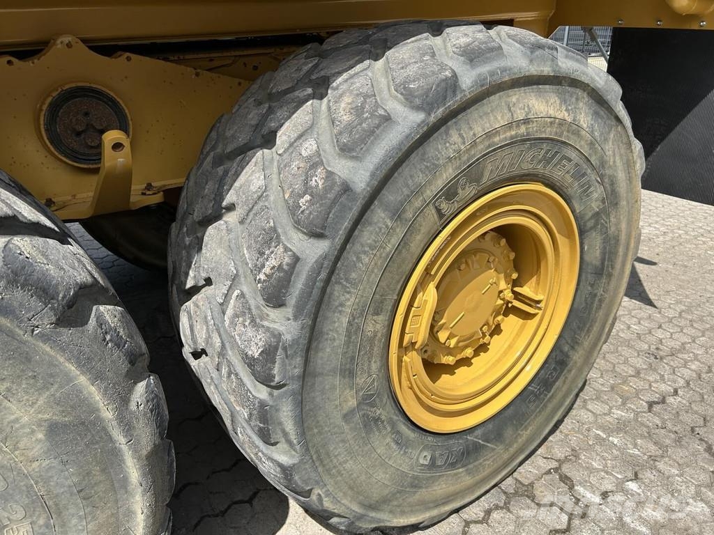 CAT 730-04 Άκαμπτα Dumper με ανατρεπόμενο κάδο