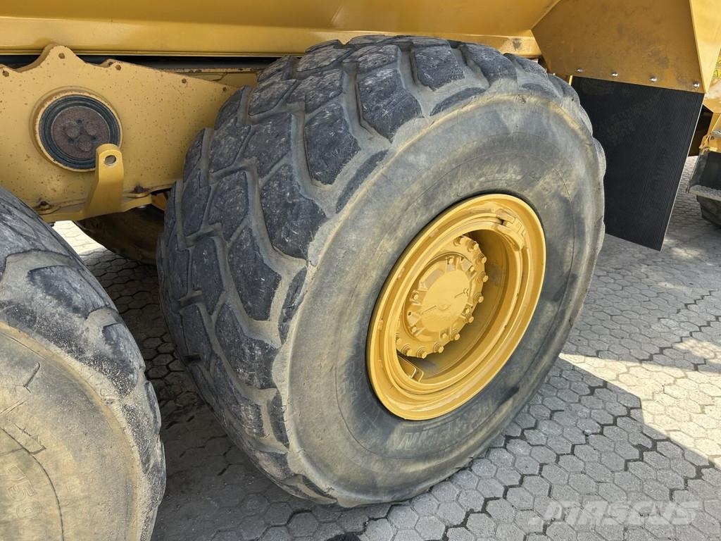 CAT 730-04 Άκαμπτα Dumper με ανατρεπόμενο κάδο