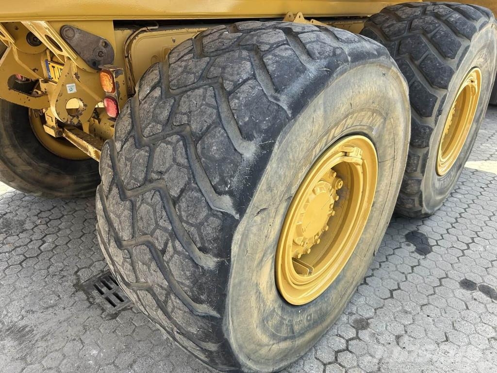 CAT 730-04 Άκαμπτα Dumper με ανατρεπόμενο κάδο