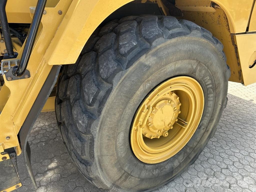 CAT 730-04 Άκαμπτα Dumper με ανατρεπόμενο κάδο