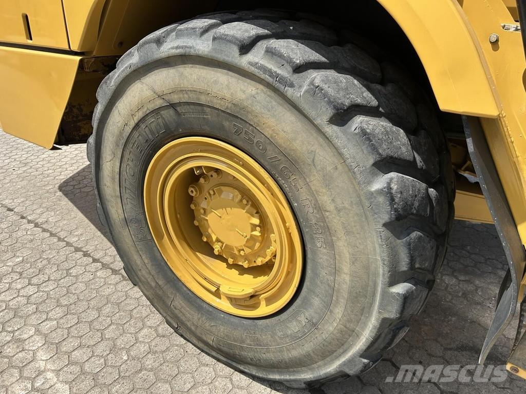 CAT 730-04 Άκαμπτα Dumper με ανατρεπόμενο κάδο