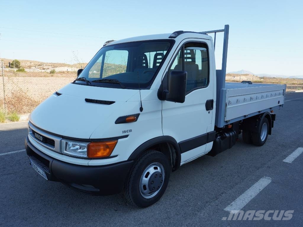 Iveco Daily 35C13 Camiones volquete para virutas de madera