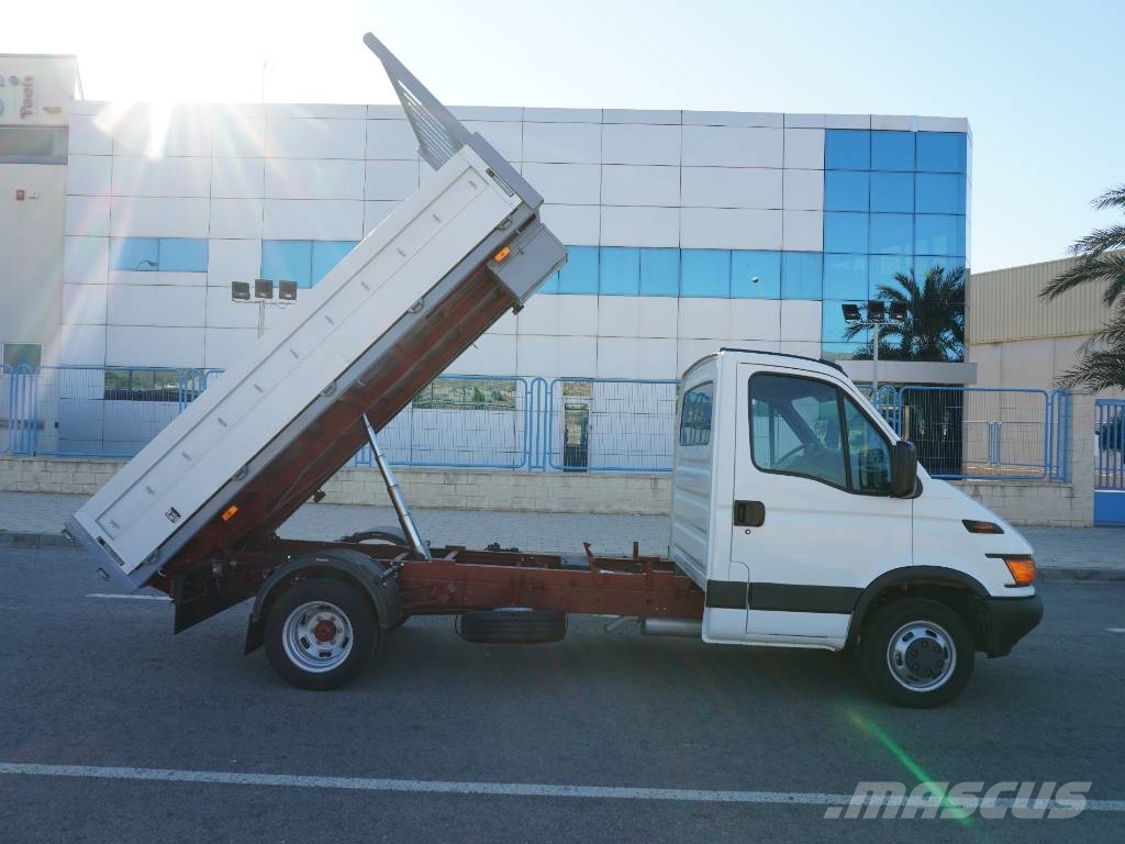 Iveco Daily 35C13 Camiones volquete para virutas de madera