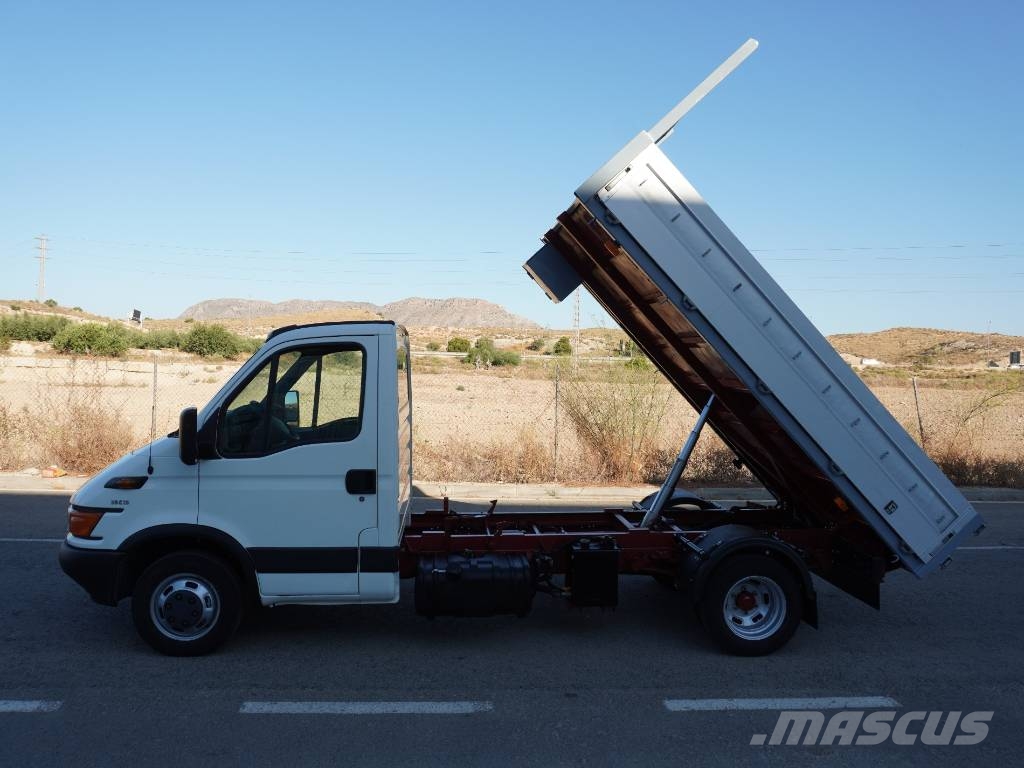 Iveco Daily 35C13 Camiones volquete para virutas de madera