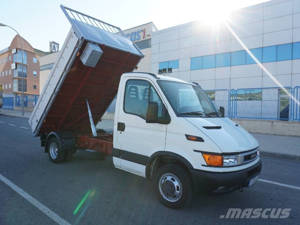 Iveco Daily 35C13 Camiones volquete para virutas de madera