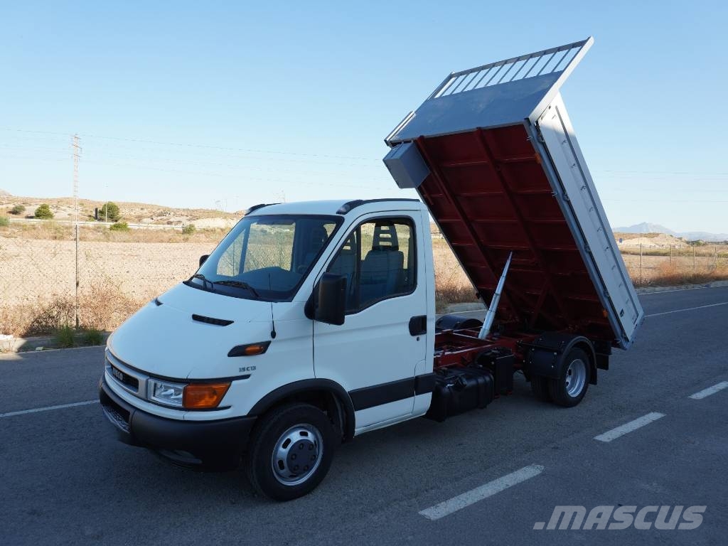 Iveco Daily 35C13 Camiones volquete para virutas de madera