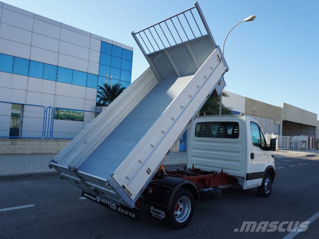 Iveco Daily 35C13 Camiones volquete para virutas de madera
