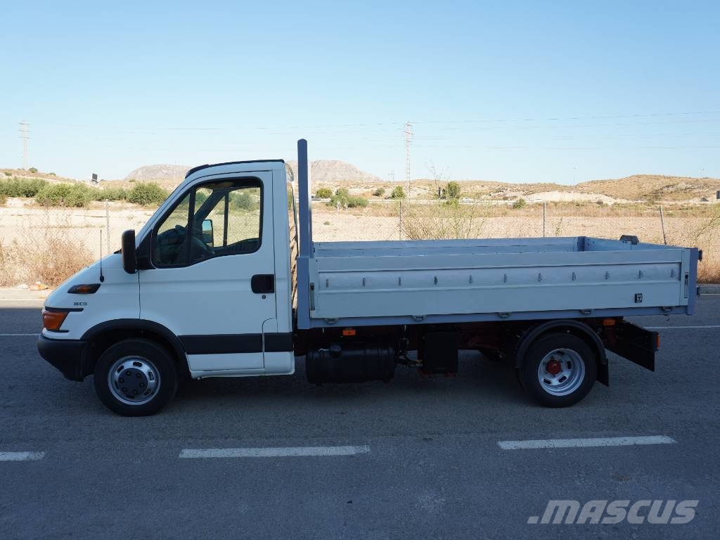 Iveco Daily 35C13 Camiones volquete para virutas de madera