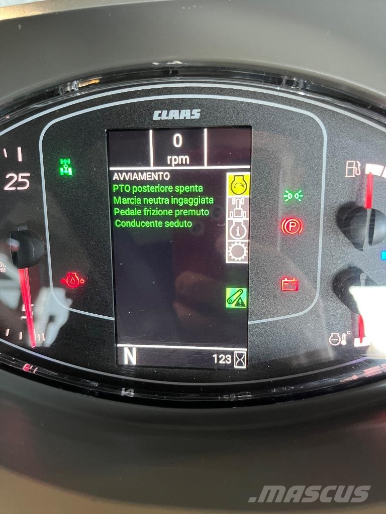 CLAAS Axos 3.105 트랙터