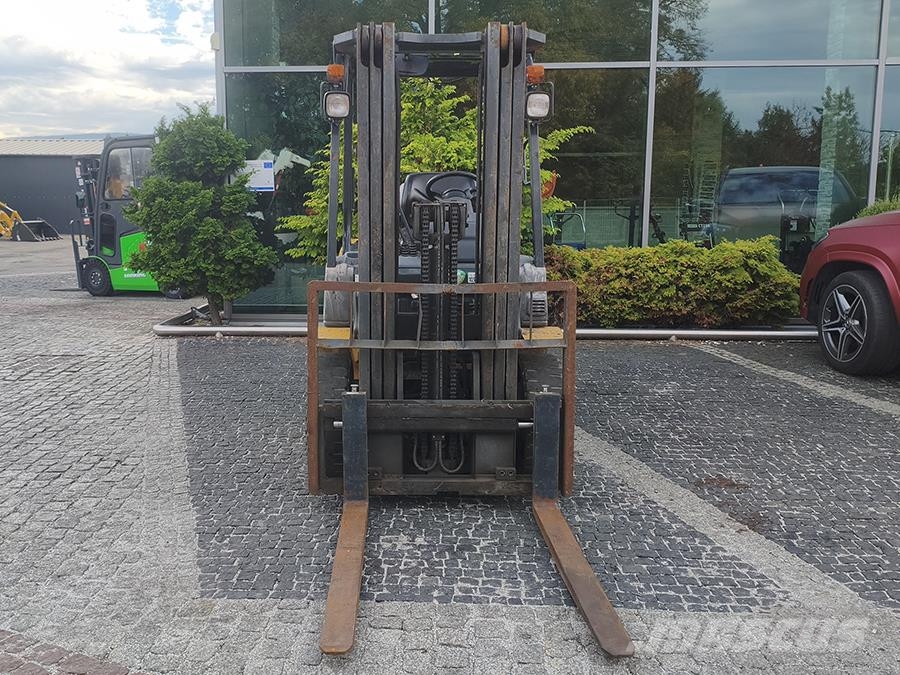 Komatsu FG25HT-17 LPGフォークリフト
