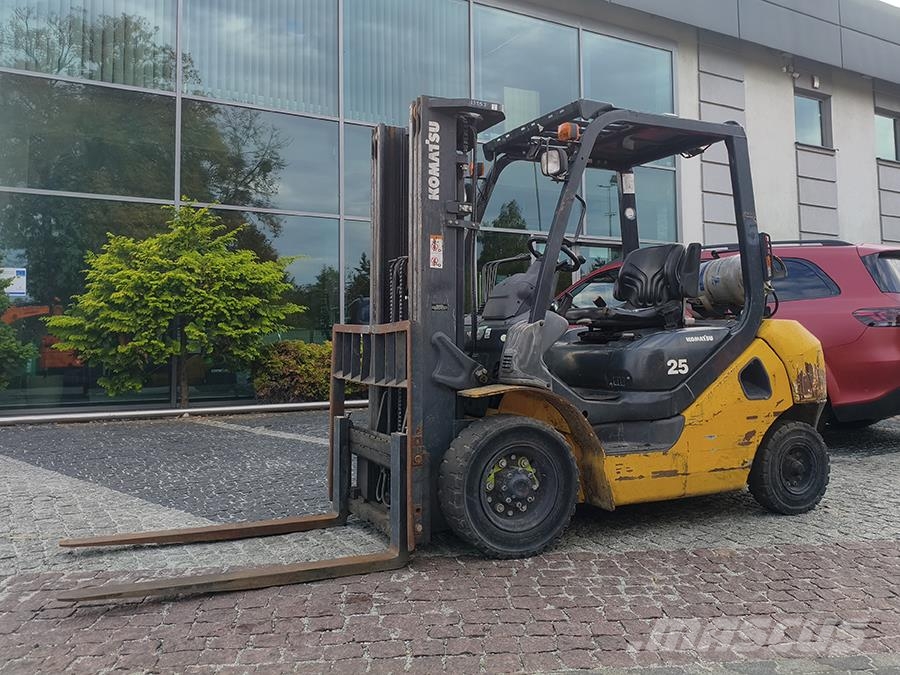 Komatsu FG25HT-17 Газові навантажувачі